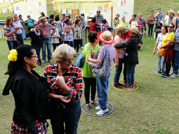 Arraiá do idoso 09.jpg