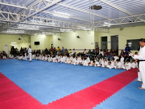 Troca de faixas Karate 24.jpg