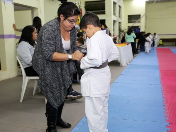 Troca de faixas Karate 07.jpg