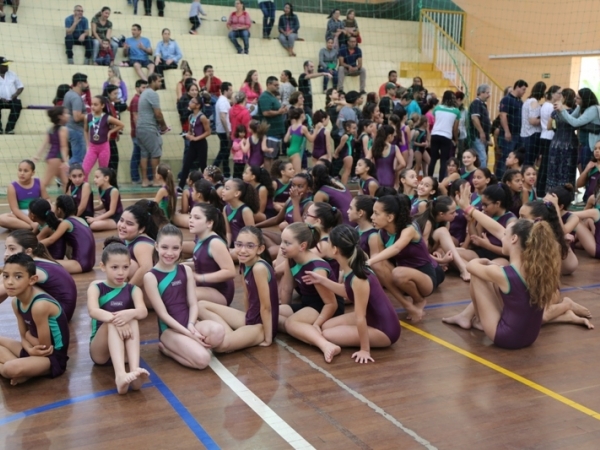 Torneio de ginástica artística reúne cerca de 250 alunos na Área de Lazer 027.JPG