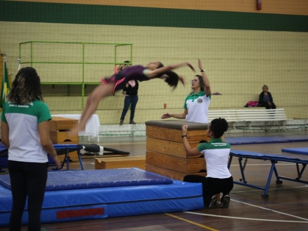 Torneio de ginástica artística reúne cerca de 250 alunos na Área de Lazer003.JPG