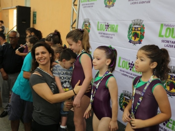 Torneio de ginástica artística reúne cerca de 250 alunos na Área de Lazer 022.JPG