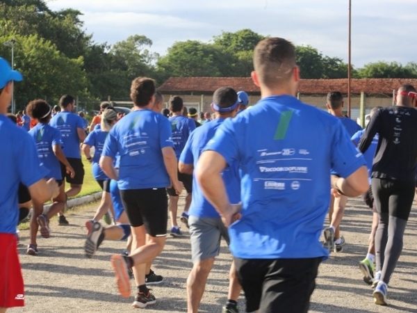 Corrida reúne cerca de 1.100 participantes e arrecada mais de 1 tonelada de alimentos 009.JPG