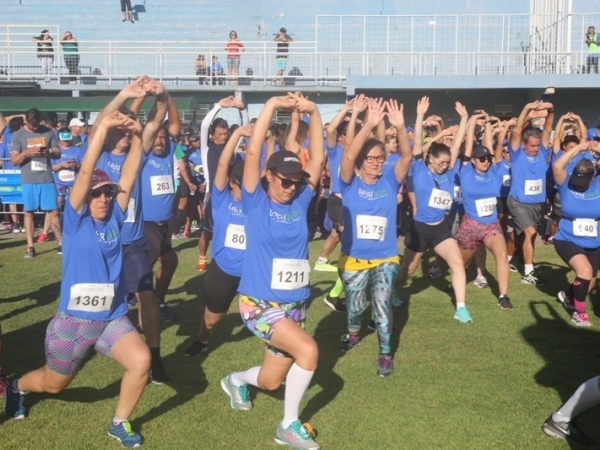 Corrida reúne cerca de 1.100 participantes e arrecada mais de 1 tonelada de alimentos 011.JPG