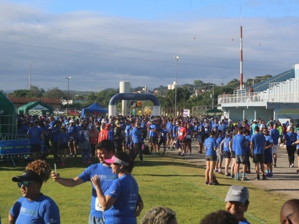 Corrida reúne cerca de 1.100 participantes e arrecada mais de 1 tonelada de alimentos 015.JPG