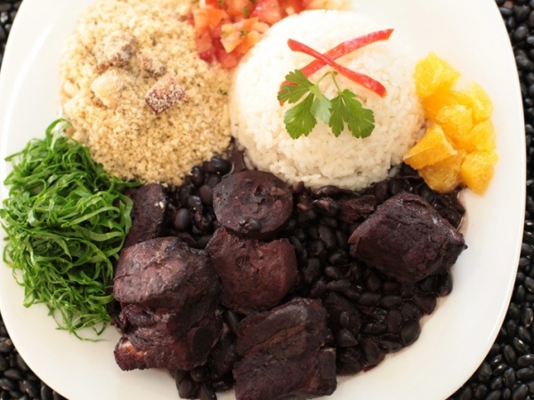 Gran Sabor -  Feijoada com salada de laranja.jpg