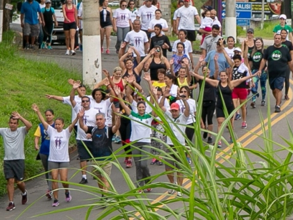 Caminhada contra o sedentarismo aconteceu neste domingo02.jpg