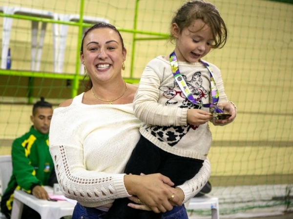 Geração 2 mil e Rezende são campeões do campeonato municipal de voleibol005.jpg