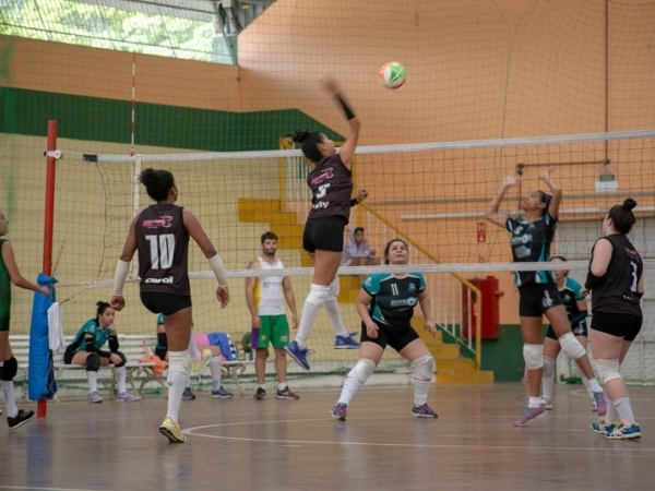 Geração 2 mil e Rezende são campeões do campeonato municipal de voleibol 021.jpg