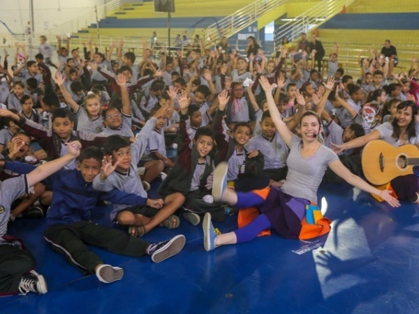 Alunos da Rede Municipal prestigiam apresentação teatral no CEIL Bairro 04.jpg