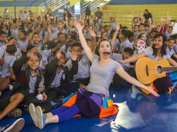 Alunos da Rede Municipal prestigiam apresentação teatral no CEIL Bairro 05.jpg