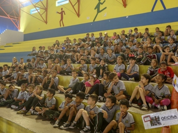 Alunos da Rede Municipal prestigiam apresentação teatral no CEIL Bairro 013.jpg