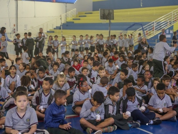 Alunos da Rede Municipal prestigiam apresentação teatral no CEIL Bairro 010.jpg