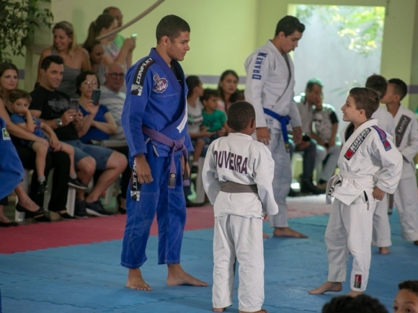 Centro de Excelência em Artes Marciais sedia troca de faixas de jiu-jítsu016.jpg