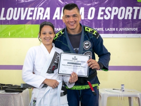 Centro de Excelência em Artes Marciais sedia troca de faixas de jiu-jítsu04.jpg