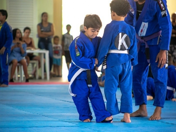 Centro de Excelência em Artes Marciais sedia troca de faixas de jiu-jítsu0143.jpg