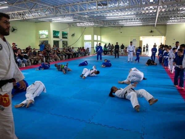 Centro de Excelência em Artes Marciais sedia troca de faixas de jiu-jítsu018.jpg