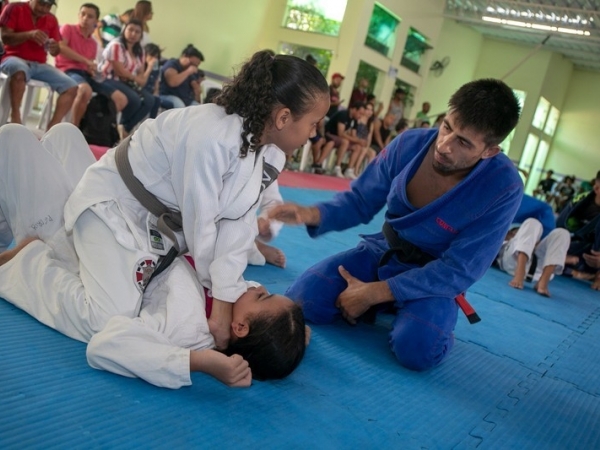 Centro de Excelência em Artes Marciais sedia troca de faixas de jiu-jítsu011.jpg