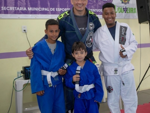 Centro de Excelência em Artes Marciais sedia troca de faixas de jiu-jítsu06.jpg