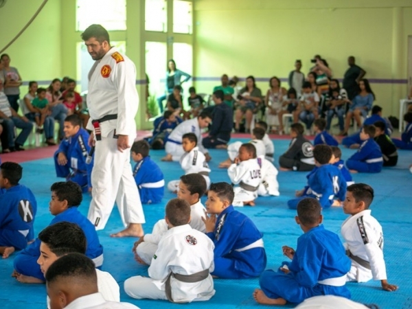 Centro de Excelência em Artes Marciais sedia troca de faixas de jiu-jítsu012.jpg