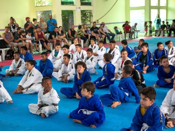 Centro de Excelência em Artes Marciais sedia troca de faixas de jiu-jítsu010.jpg