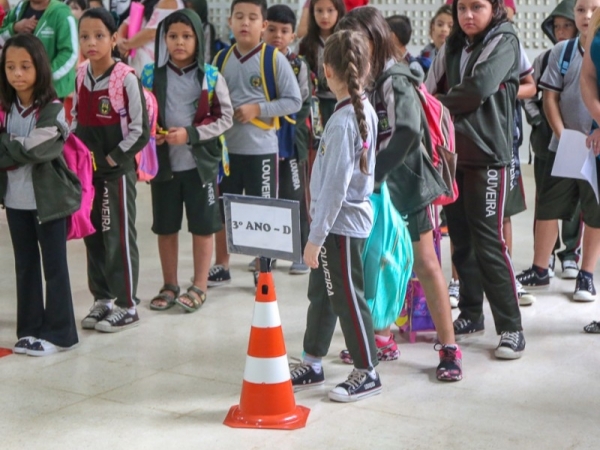 Louveira volta às aulas com uma das melhores redes de ensino do Brasil09.jpg